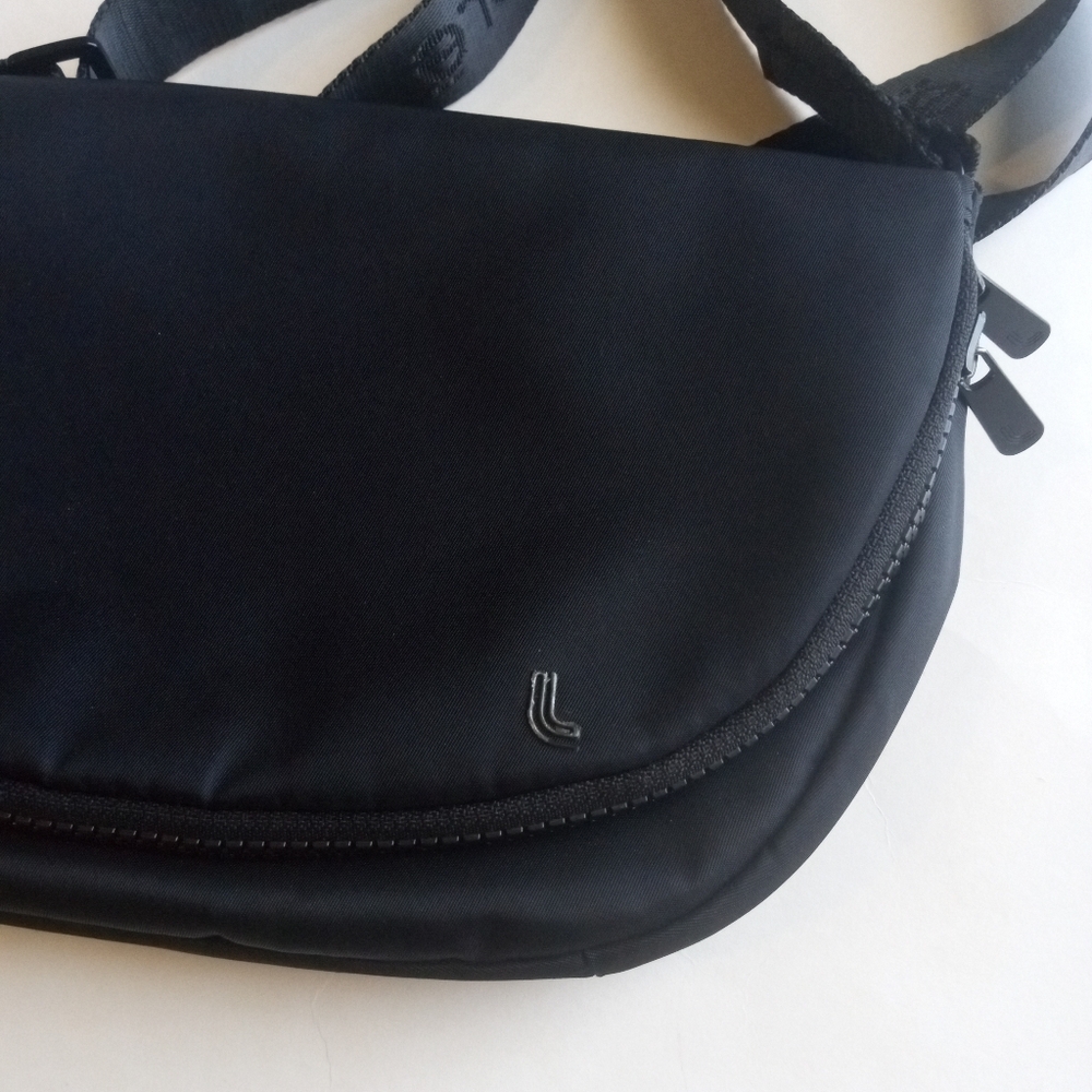 SOLD!Lole Nylon Black Crossbody Bag Adjustable Strap Unisex NWOT - Picture 6 of 12